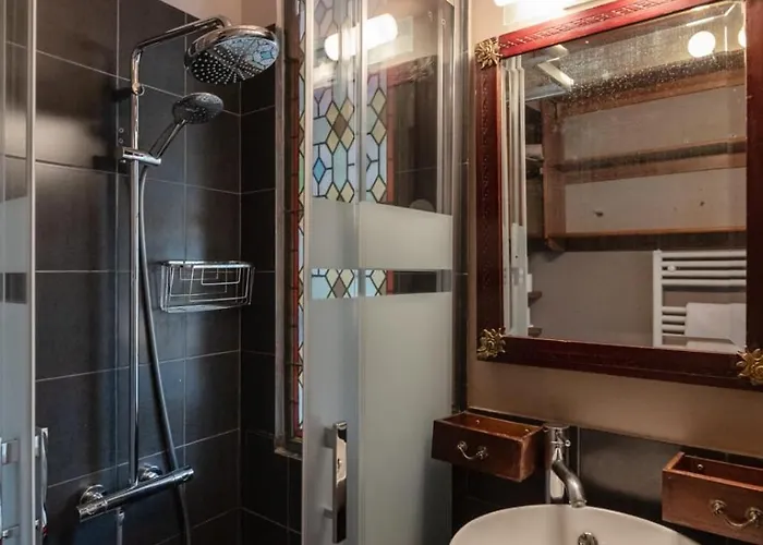 La Maison De Atypical House Center 12p