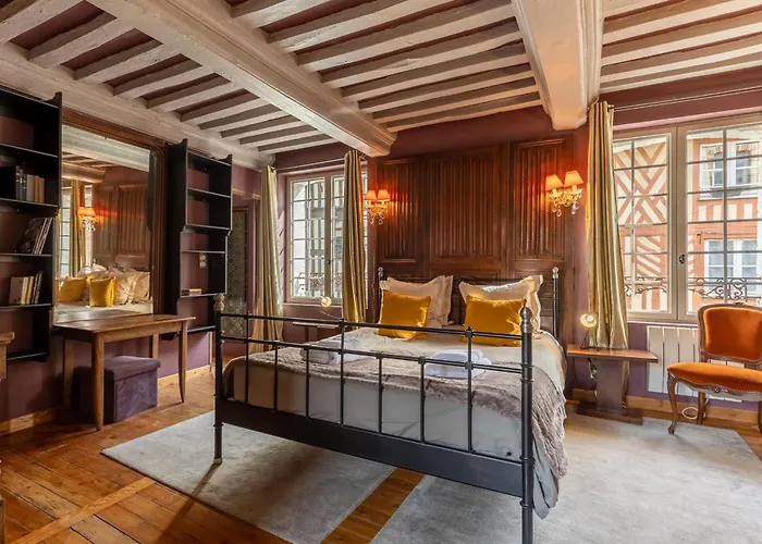 La Maison De Atypical House Center 12p Holiday home *